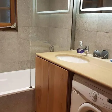 Mon Refuge Face Au Mont Blanc