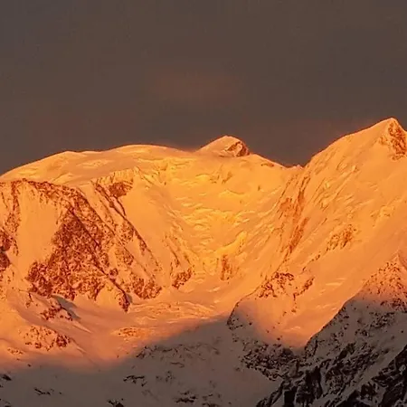 Mon Refuge Face Au Mont Blanc